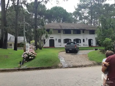 Casa 5 ambientes con 3 baños