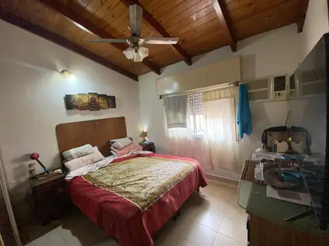 EN VENTA CASA DE PASILLO 3 DORMITORIOS CON PATIO