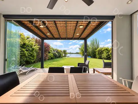 Casa en Venta con 4 cocheras