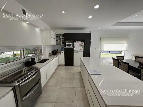 Casa en Venta en Campana, USD 225.000