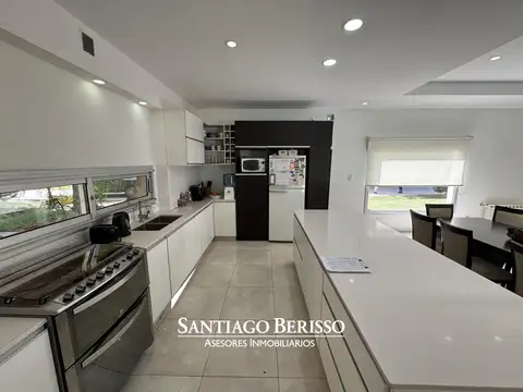 Casa en Venta en Campana, USD 225.000