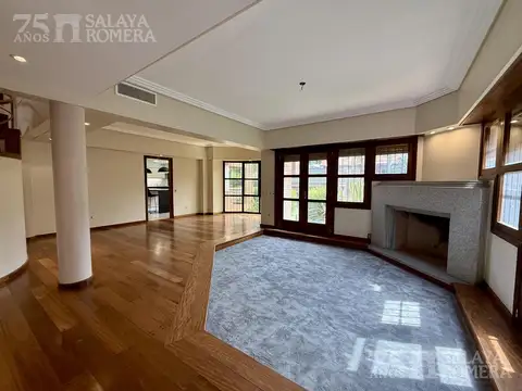Casa 7 ambientes con 8 baños