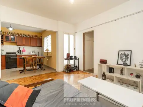 Departamento en venta. 2 ambientes. San Telmo.  Súper luminoso. Cocina comedor.