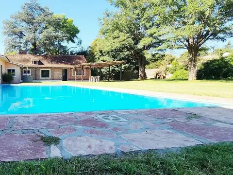CASA QUINTA 3 AMB LOTE 1.700 m2 C/ PILETA PARRILLA