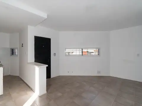 CASA  EN VENTA 2 DORMITORIOS CON PATIO