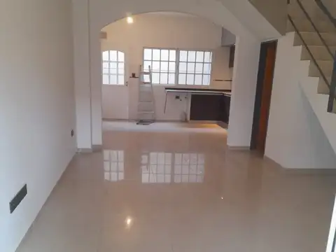 Depto Tipo Casa en Venta de 4 ambientes