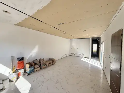 Casa en Venta de 2 dorm. en construcción. Con patio y cochera. Barrio Puerta del Sol. Campana