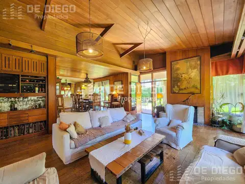 Casa en Venta con 2 cocheras