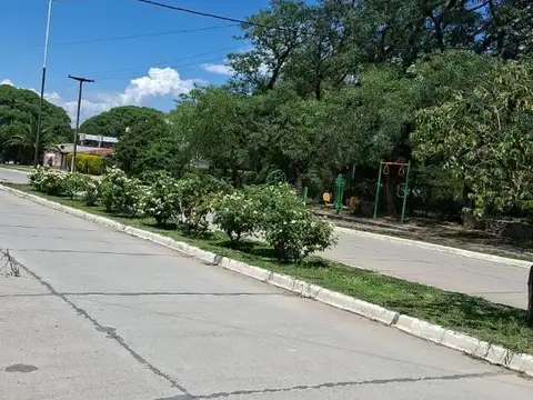 CASA AMPLIA SOBRE AVENIDA EN CAMPO SANTO DPTO. G.GUEMES