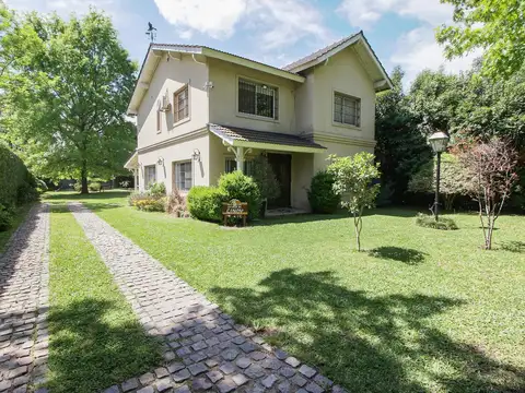 VENTA CASA 4 AMB 2 PLANTAS PISCINA JARDÍN LOTE 1000 M2