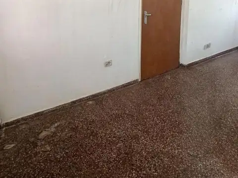 Casa 6 ambientes con 1 baño