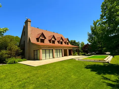 Casa en Venta con 4 cocheras