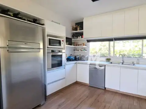 Casa 7 ambientes con 4 baños