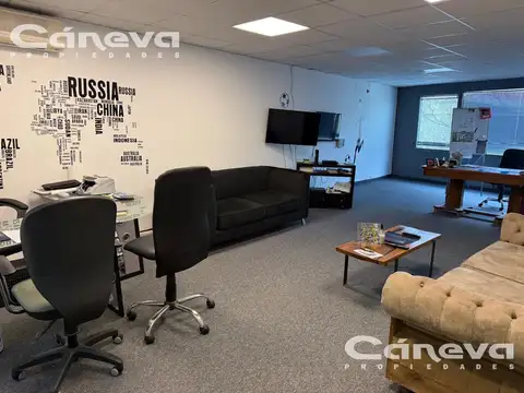 Oficina en Alquiler en Lomas de San Isidro, USD 2.000