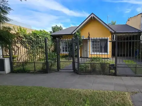 Venta casa 4 ambientes apta credito.Permuta