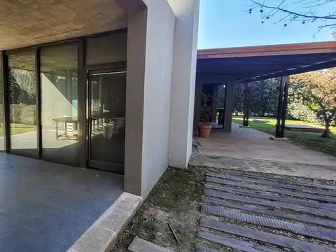 Casa 3 ambientes con 2 baños