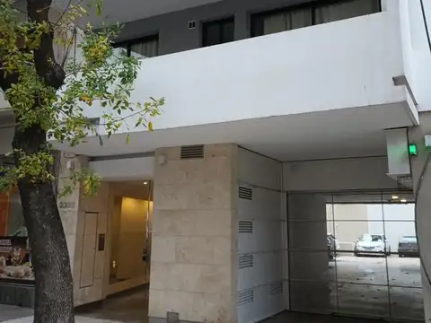 Excelente 2 ambientes - Con cochera fija descubierta - Frente - Muy Luminoso