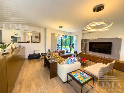 Casa 12 ambientes con 4 baños