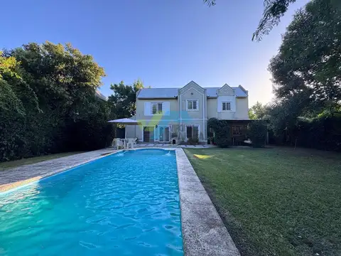Venta de casa en dos plabtas con pileta - San Isidro Boulogne
