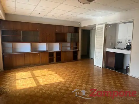 Oficina 5 ambientes con 4 baños