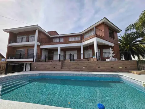EXCELENTE CASA EN VENTA EN VILLA CARLOS PAZ, BARRIO COSTA AZUL, 4 Dormitorios, Vista Panorámica