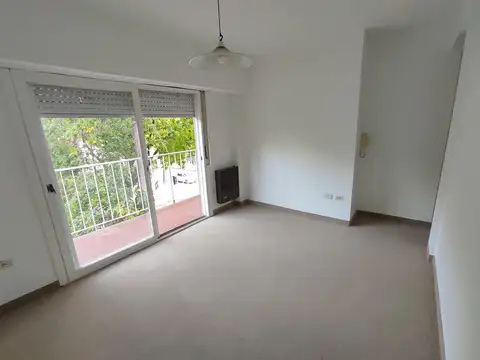 2 ambientes con balcón