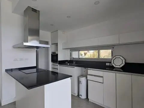 Casa en Alquiler de 3 dormitorios