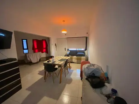 Casa de 3 dormitorios, sobre Av 19.