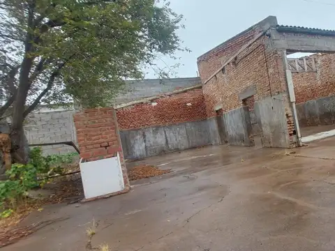 VACCHINA 200 Y SAN MARTIN, SE VENDE, 3660m2 DE TERRENO CON V