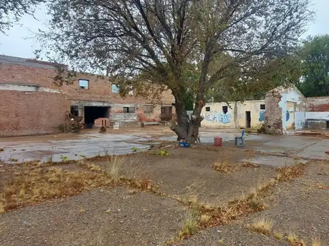 VACCHINA 200 Y SAN MARTIN, SE VENDE, 3660m2 DE TERRENO CON V