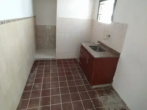 Departamento  Monoambiente Dividido de Pasillo con Patio - Alem 3500