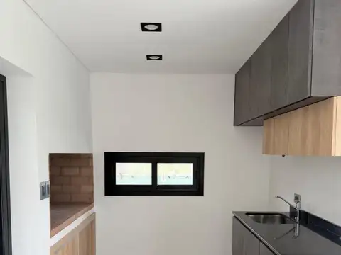 Casa 4 ambientes con 3 baños