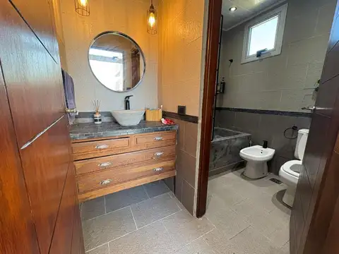 Casa 3 ambientes con 2 baños