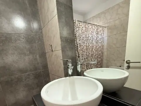 Casa 2 ambientes con 2 baños