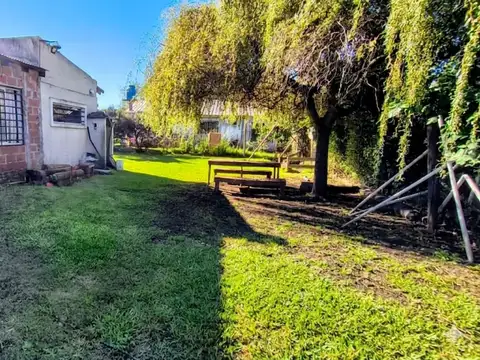 Casa en Venta con 2 cocheras