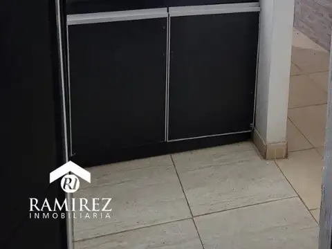 EN VENTA HERMOSA CASA CON DPTO INTERNO, EN LA RIOJA, CAPITAL.