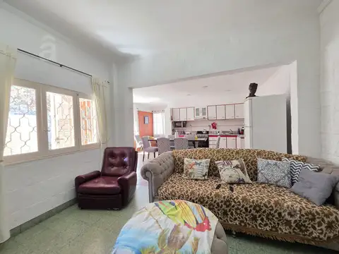 Casa en Venta en Jose León Suarez - Tres Ambientes en una planta.