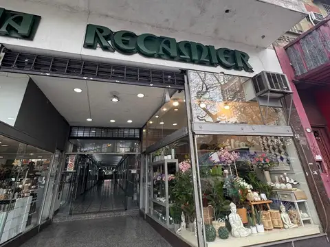 Venta de local en planta baja, galería Rocamier. Belgrano