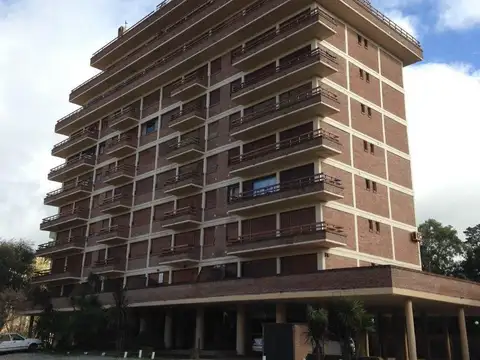 3610 - Av. Martin Pescador y Av. Valle Fértil