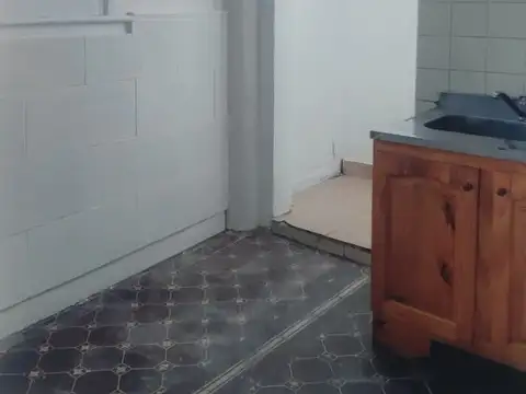 Casa 2 ambientes con 1 baño