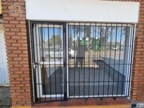 Local comercial en alquiler ubicado en granadero baigorria