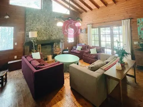 Casa 4 ambientes con 2 baños