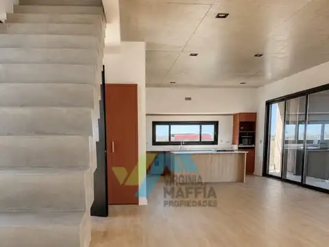 Casa 5 ambientes con 5 baños
