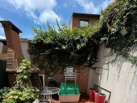 Casa Triplex en Venta 4 ambientes en Ciudad Jardín Lomas Del Palomar. Tres de Febrero.-