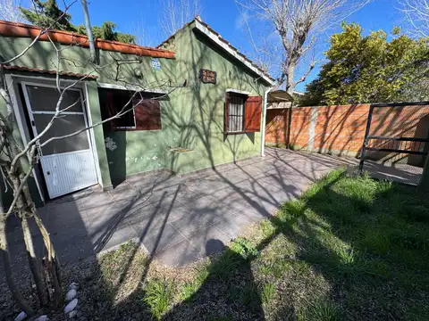 Casa 3 ambientes con 1 baño