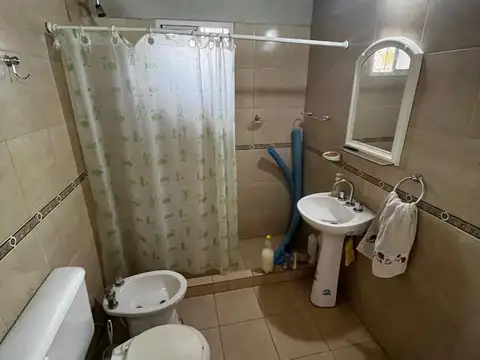 Casa con quincho y piscina