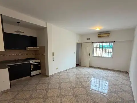 Departamento en Alquiler en Villa Luzuriaga, $ 550.000