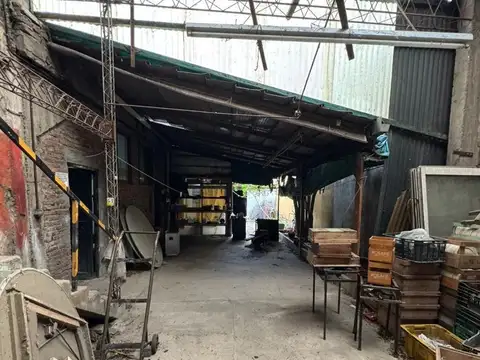 Casa con amplio galpón en venta zona da Vinci Boulogne