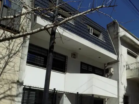 CASA ALQUILER 5 AMB JARDIN 2 COCHERAS-PARQUE CHACABUCO
