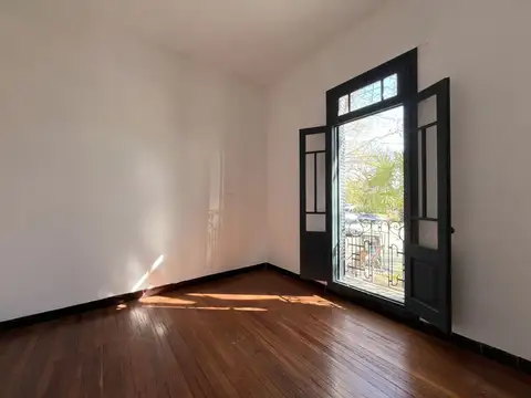 Casa 9 ambientes con 4 baños